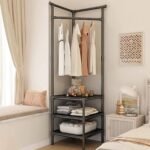 Porte-manteau d'angle à plusieurs niveaux.